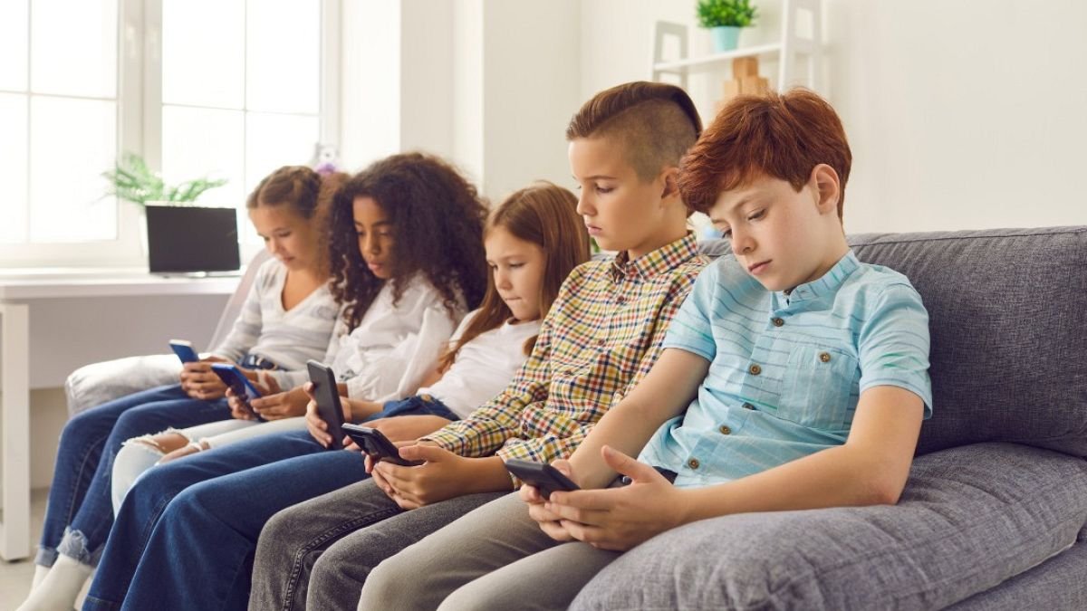 Onderzoek: Smartphones veroorzaken 'suïcidale gedachten, laag zelfbeeld en agressie' bij kinderen onder de 13 jaar
