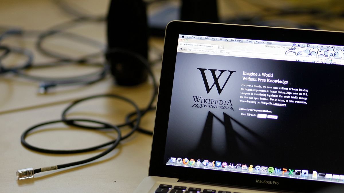 Online wetgeving in het VK kan de veiligheid van Wikipedia-vrijwilligers in gevaar brengen, stelt groep voor de rechter