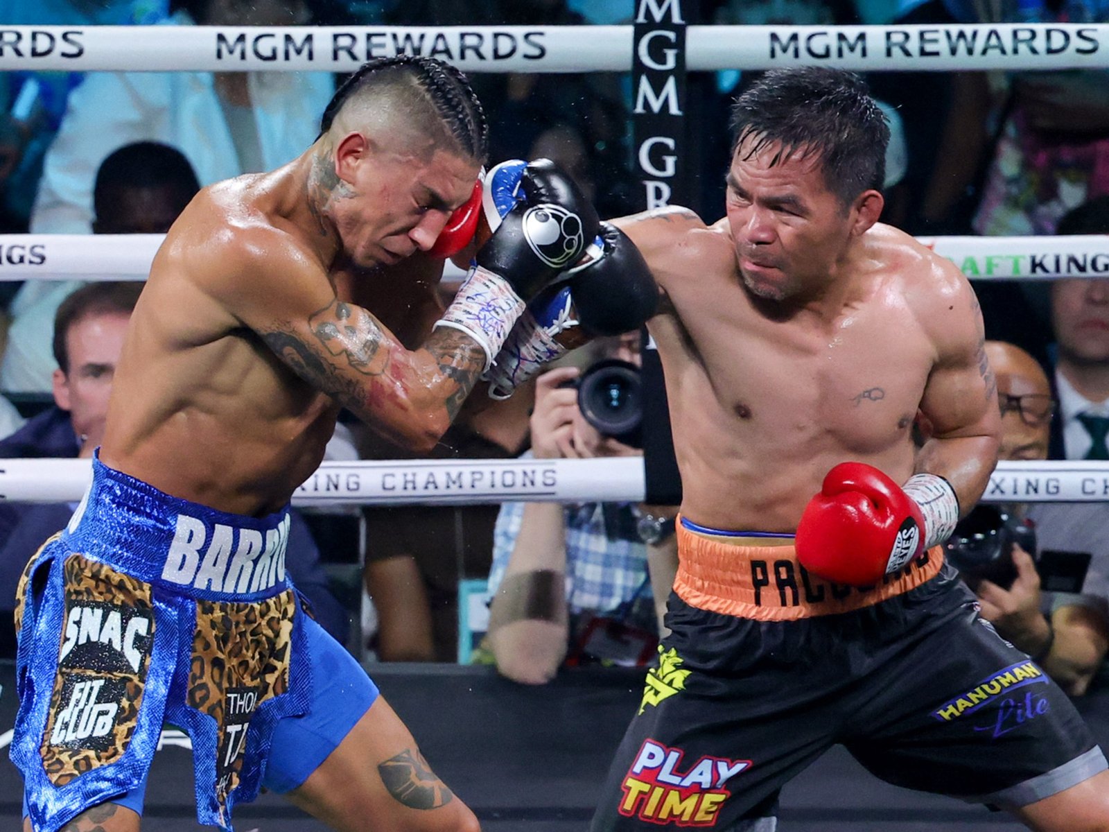 Pacquiao's Comeback Mislukt terwijl Barrios WBC Welterweight Titel Behoudt