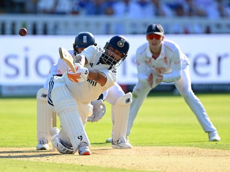 Pant scoort, maar India vecht terug tegen Engeland op Lord's