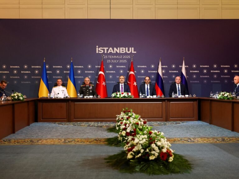 Rusland en Oekraïne bespreken verdere gevangenenuitwisselingen tijdens gesprekken in Istanbul