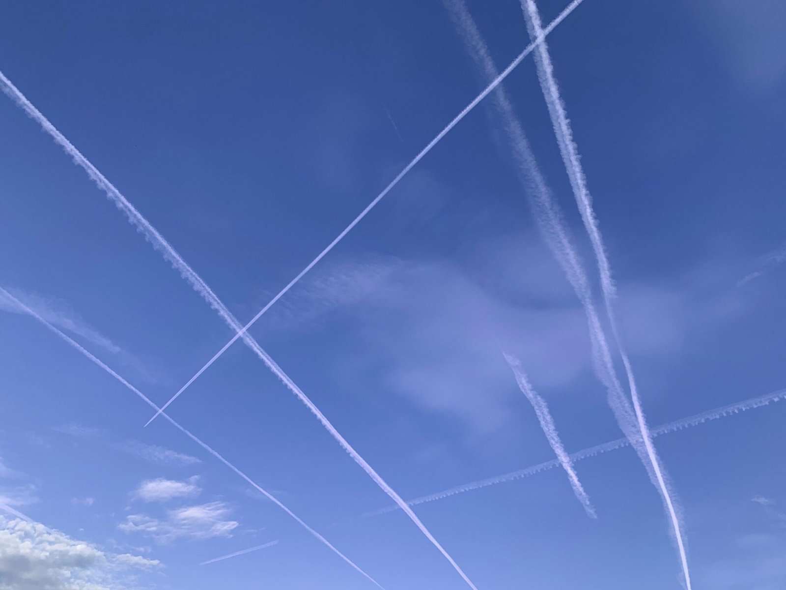 Slimmere vliegkeuzes verminderen klimaatimpact zonder grote offers