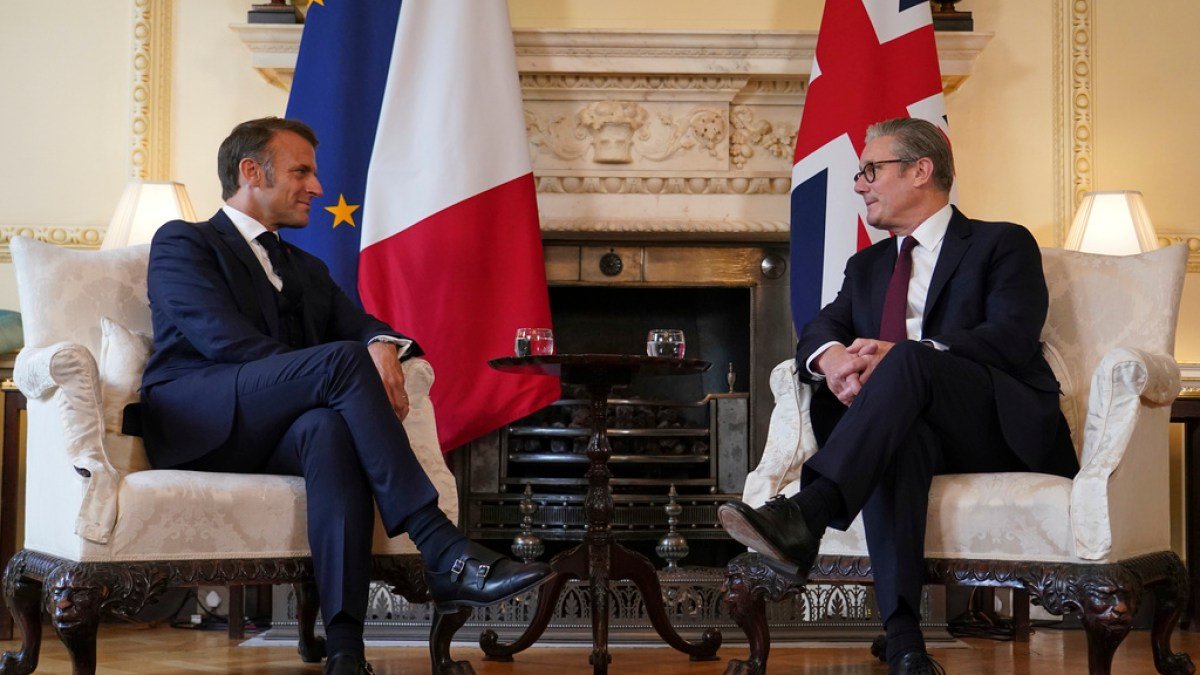 Starmer en Macron kondigen 'één in, één uit' terugkeer van asielzoekers aan