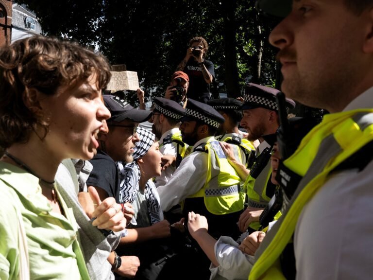 Supporters van de verboden groep Palestina Actie gearresteerd tijdens protest in Londen