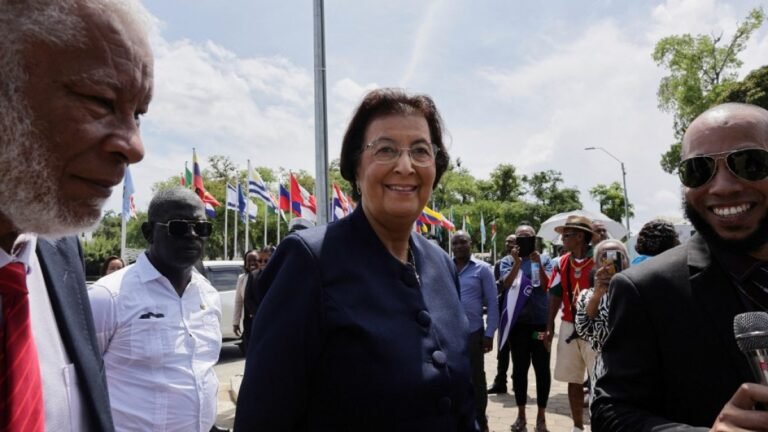 Suriname kiest eerste vrouwelijke president te midden van economische onzekerheid