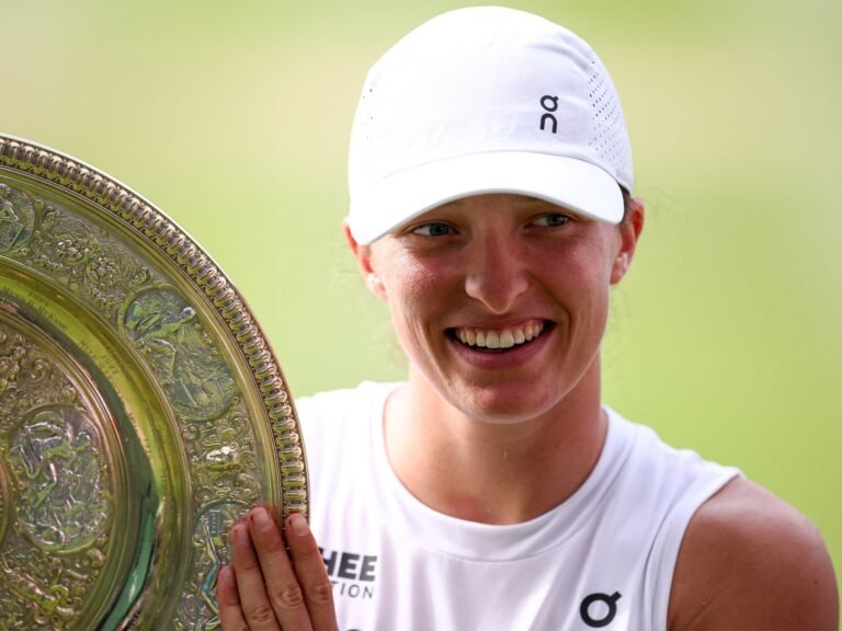 Swiatek veroverd haar eerste Wimbledon-titel met 6-0, 6-0 overwinning op Anisimova