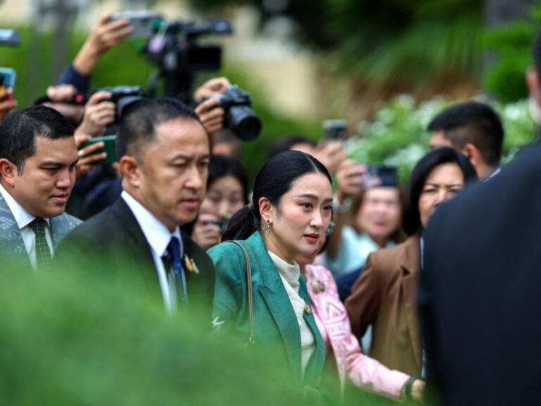 Thaise Premier Paetongtarn Shinawatra en vader Thaksin in juridische problemen