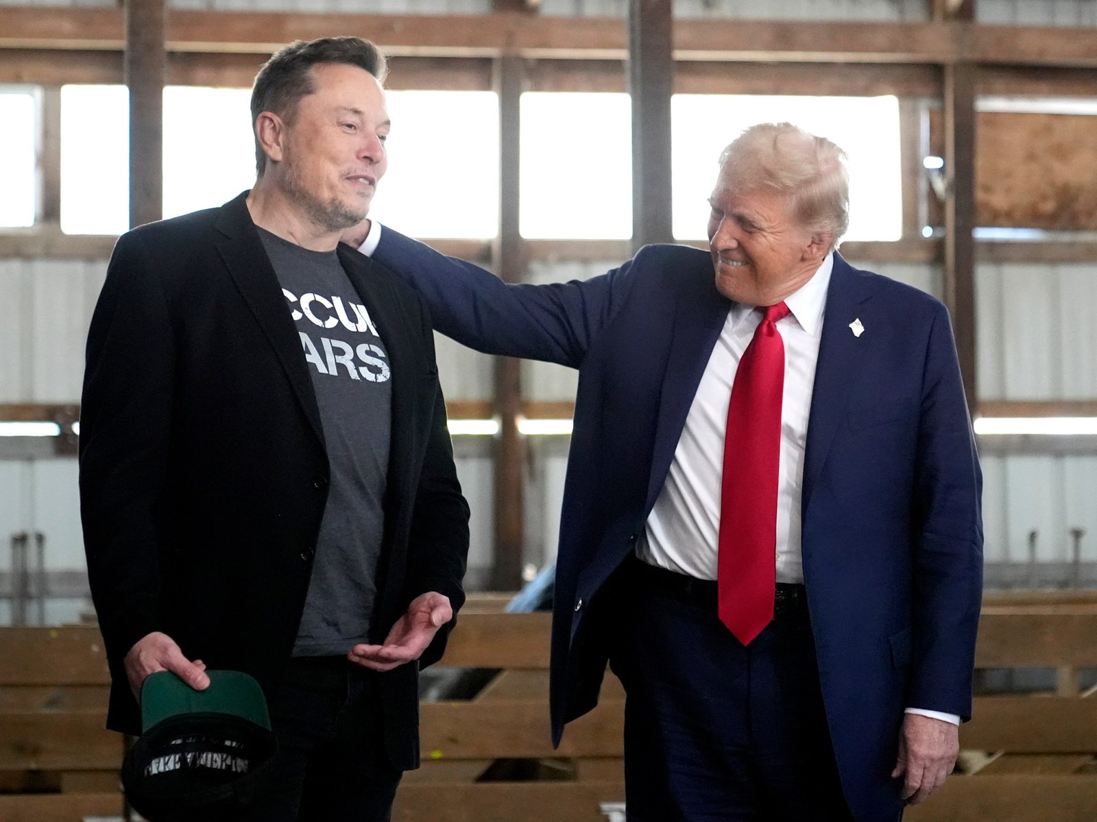 Trump noemt voormalige bondgenoot Musk's politieke partij 'belachelijk'