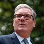 UK Premier Starmer Laat Verzwakte Sociale Zekerheidswet Goedkeuren Te midden van Labour Onvrede