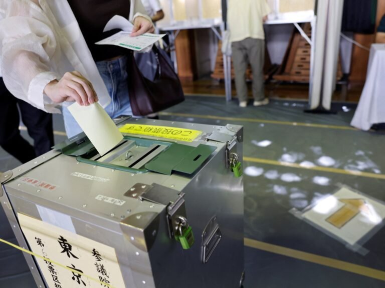 Uit exitpoll blijkt dat Japan's regeringsalliantie waarschijnlijk meerderheid in de Senaat verliest