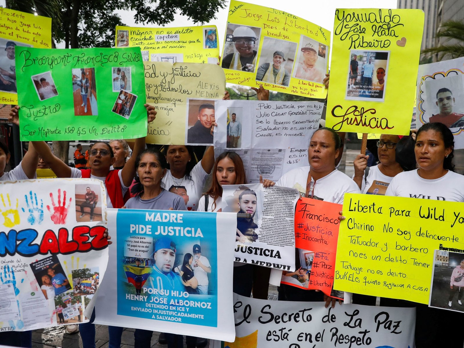 Venezuela Bevrijdt 10 Amerikanen in Ruil voor Gedeporteerde Mannen uit El Salvador