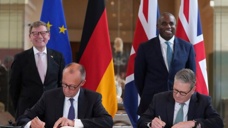 Verenigd Koninkrijk en Duitsland ondertekenen eerste bilaterale verdrag sinds de Tweede Wereldoorlog, gericht op defensie