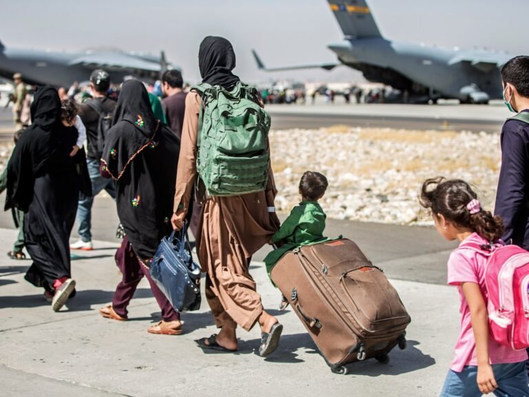 Afghanen in de VS herdenken de Taliban-overname van Kabul te midden van strenge immigratieregels onder Trump