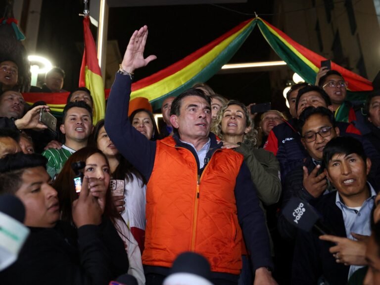 Bolivia houdt tweede ronde van presidentsverkiezingen tussen centrumpoliticus en rechtse kandidaat
