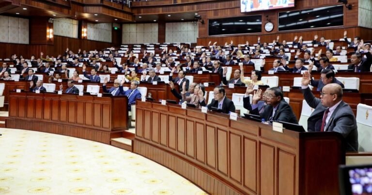 Cambodja neemt wet aan om staatsburgerschap af te nemen van mensen die voor verraad zijn veroordeeld