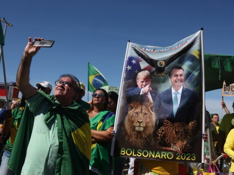 Demonstraties in Brazilië ter ondersteuning van de in de problemen verkerende Bolsonaro tegenover juridische uitdagingen