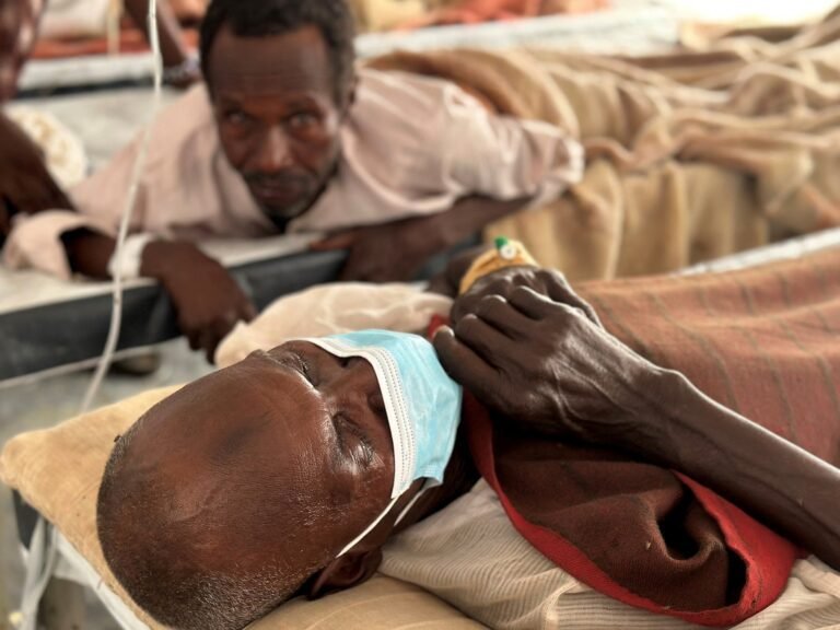 Foto's: Cholera-uitbraak verwoest vluchtelingenkampen in Soedan