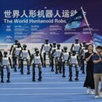 Foto's: Humanoïde robots racen en vallen tijdens de eerste ‘robot Olympiade’ van China