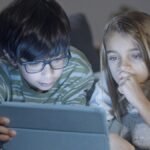 Hoe deskundigen aanbevelen kinderen te beschermen tegen AI-compagnons
