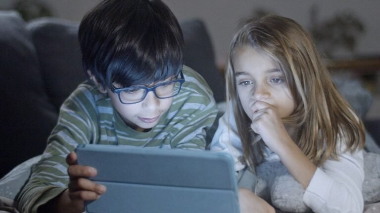 Hoe deskundigen aanbevelen kinderen te beschermen tegen AI-compagnons