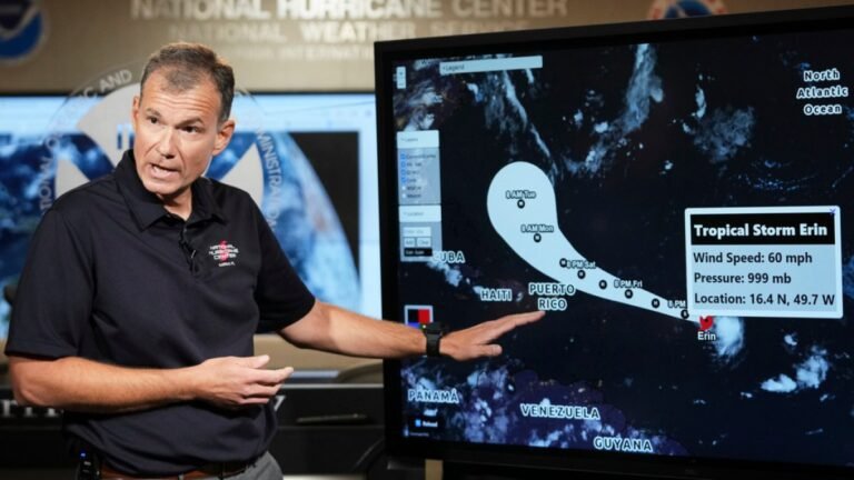Hurricane Erin bedreigt Puerto Rico en de Maagdeneilanden met overstromingen