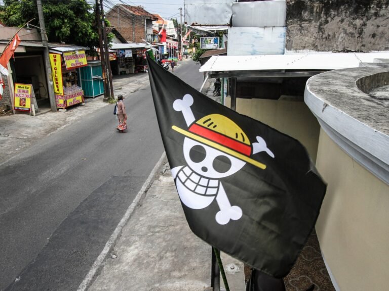 Indonesiërs Hijsen Anime Piratenvlag als Protest ter Viering van Onafhankelijkheid