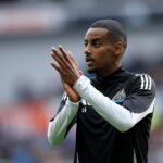 Isak, doelwit van Liverpool, heeft toekomst bij Newcastle maar mist de kampioenenwedstrijd