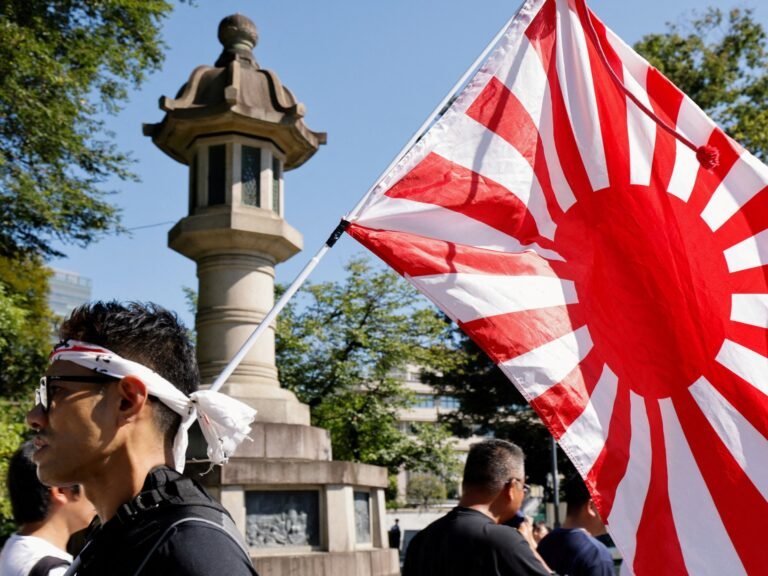 Japanse minister bezoekt omstreden heiligdom ter gelegenheid van de herdenking van de Tweede Wereldoorlog