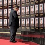 Kim Jong Un van Noord-Korea eert soldaten die zijn gevallen in 'heroïsche' oorlog met Oekraïne