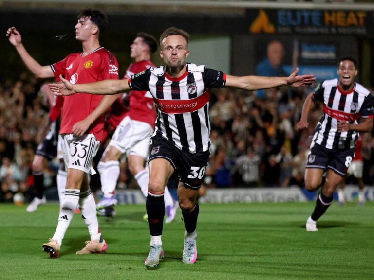 Manchester United Uitgeschakeld in League Cup na Strafschoppen Tegen Grimsby Town