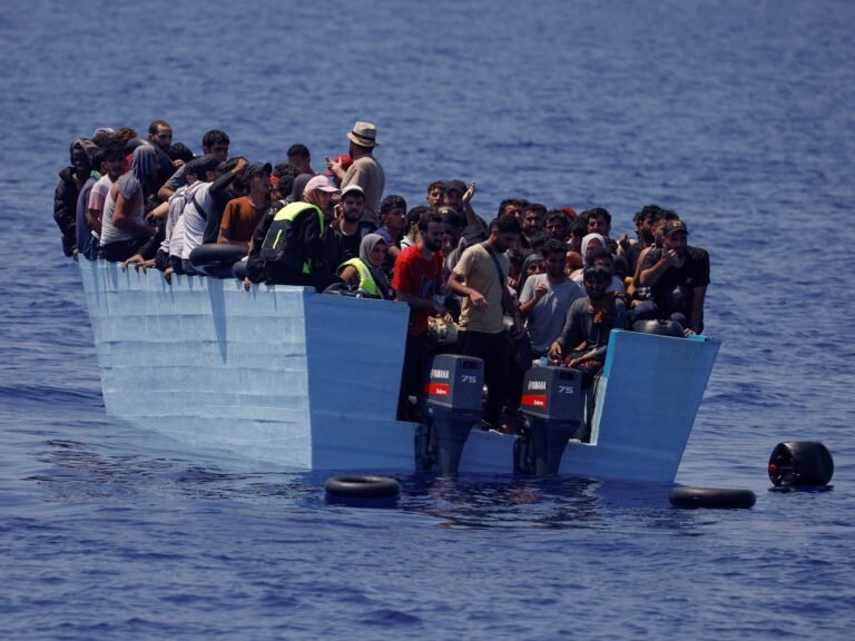 Minstens 26 vluchtelingen en migranten sterven bij schipbreuk voor de kust van Lampedusa, Italië