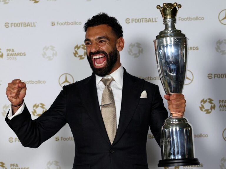 Mo Salah wint record derde PFA Speler van het Jaar award