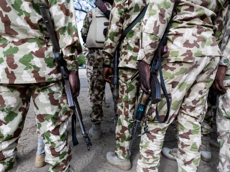 Nigerië meldt de dood van 35 strijders bij luchtaanvallen nabij de grens met Kameroen