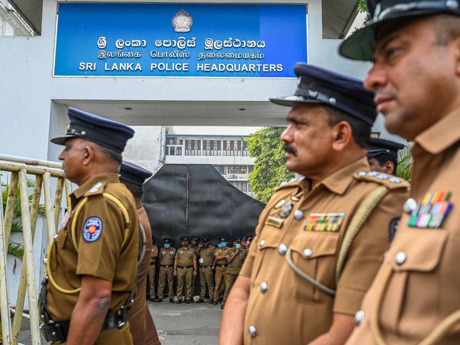 Parlement van Sri Lanka stemt voor ontslag van afgezet politiechef