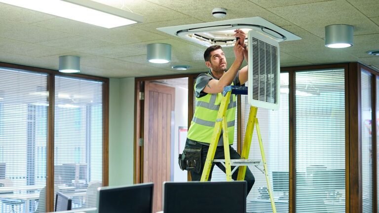 Postbode, ingenieur, schoonmaker: Zijn hackers bezig met inbraak in uw kantoor?