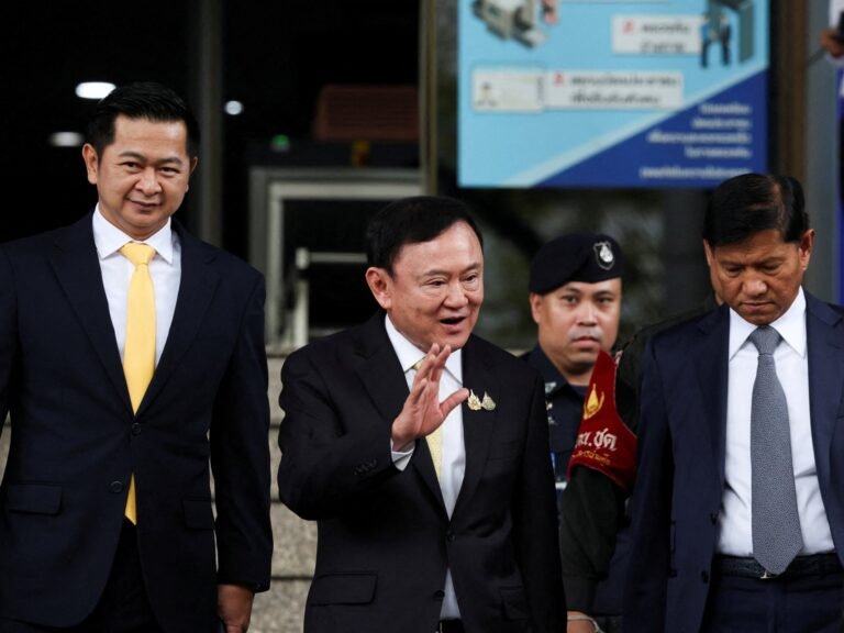 Rechtbank spreekt voormalige Thaise premier Thaksin Shinawatra vrij in zaak van majesteitsschennis