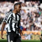 Slot suggereert nieuwe Liverpool-aanbieding voor Isak van Newcastle