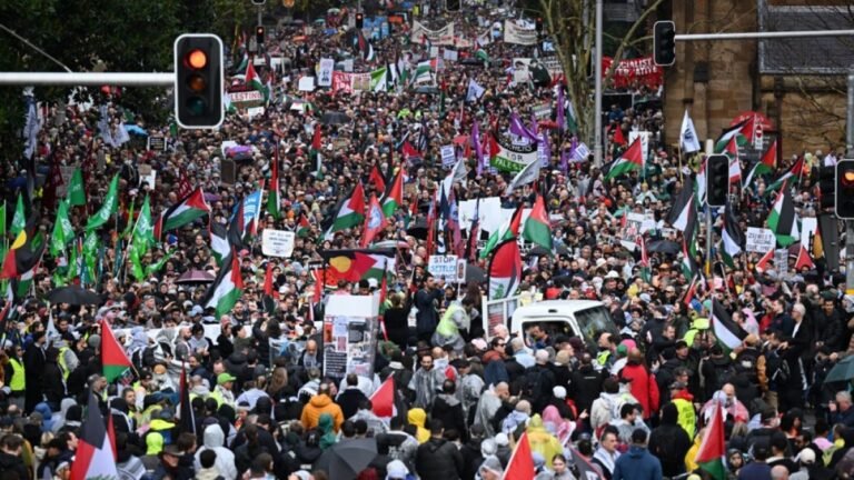 Tienduizenden demonstreren tegen de oorlog van Israël in Gaza in Sydney, Australië
