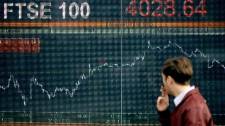 Top CEO's in het VK verdienen meer dan ooit: Salarissen van FTSE 100-leiders breken voor het derde jaar op rij records