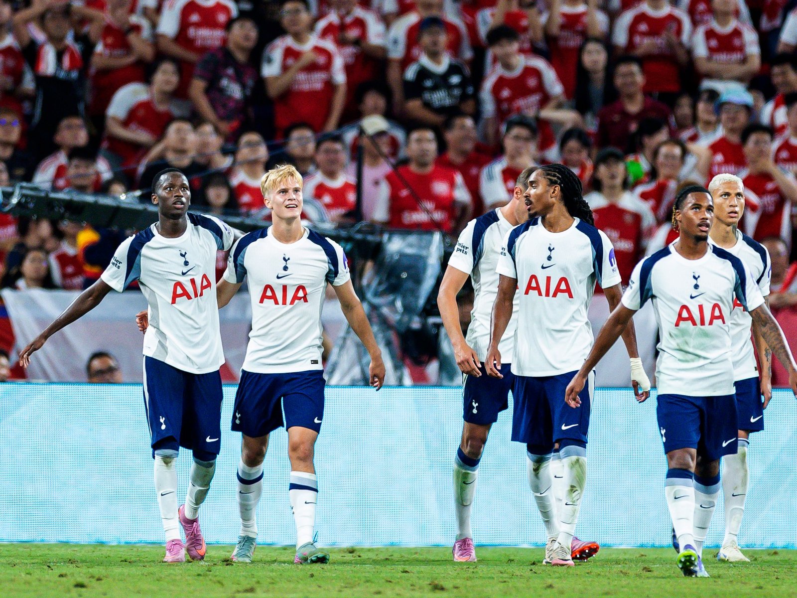 Tottenham Verslaat Arsenal met Wondergoal van Sarr vanaf de Middellijn