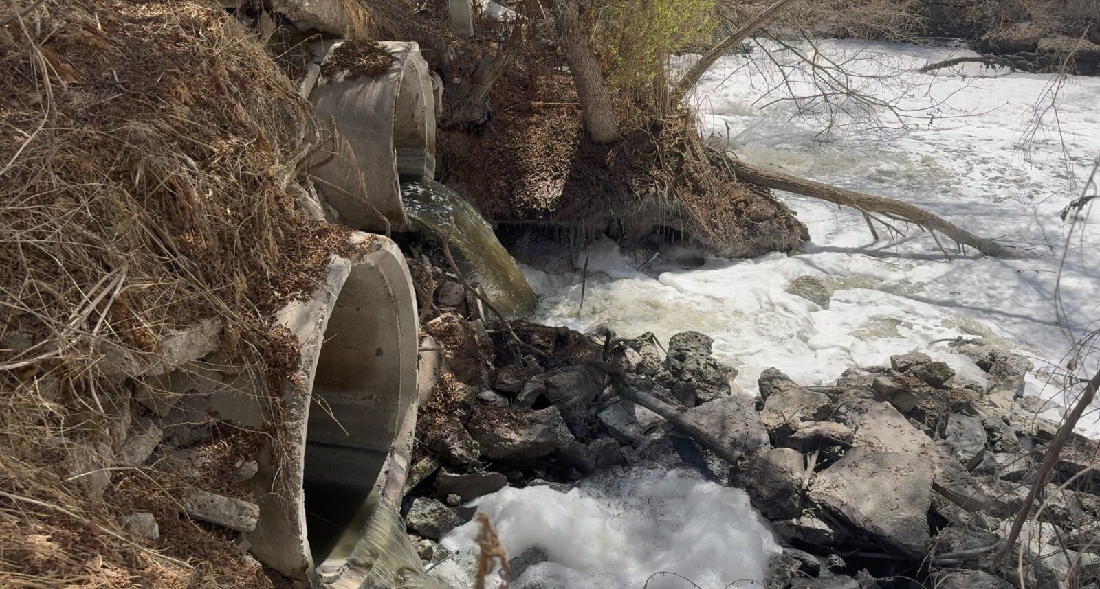 Toxisch Water van de Tijuana Rivier Vervuilt de Lucht: Onderzoek Toont Aan dat Waterstofsulfide-niveaus de Luchtkwaliteitsnormen Overschrijden