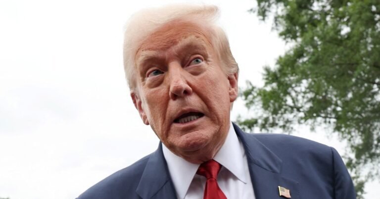 Trump beveelt nucleaire onderzeeërs om te verplaatsen te midden van woordenoorlog met Rusland