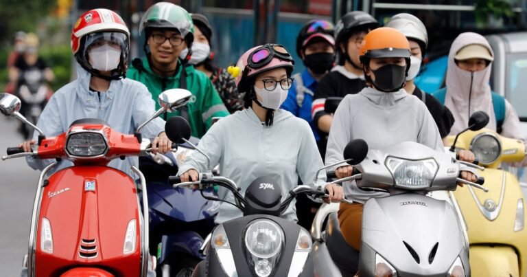 Vervaardiging van benzinescooters in Hanoi: Bezorgdheid over gevolgen voor levensonderhoud
