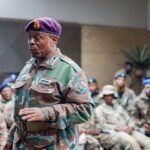 Waarom staat de legerleider van Zuid-Afrika onder druk vanwege zijn steun aan Iran?