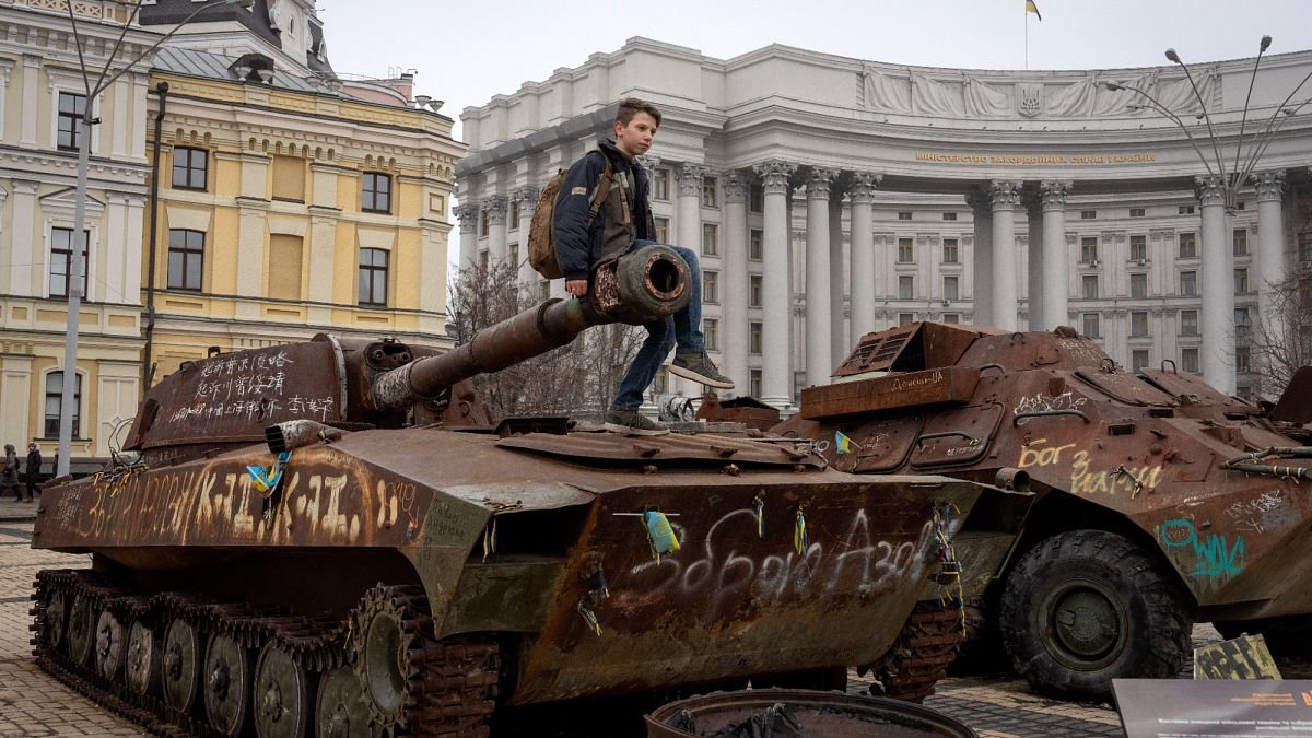 Wie betaalt werkelijk voor de oorlog in Oekraïne? Een verhaal over drie lasten