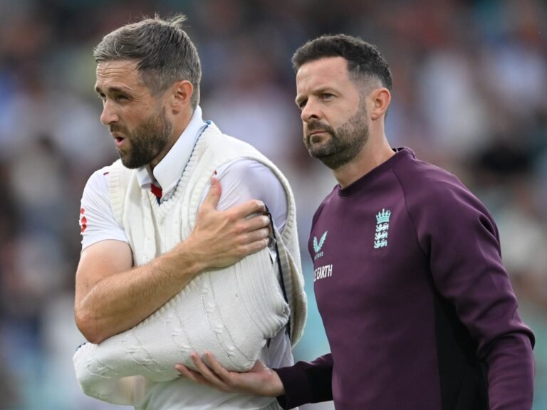 Woakes uitgeschakeld voor de rest van de Testserie tegen India