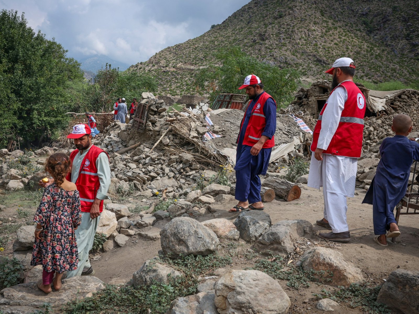 Aantal doden door aardbeving in Afghanistan stijgt naar 2.200