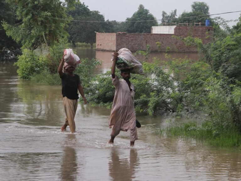Intense moessonregens en overstromingen teisteren Punjab in Pakistan