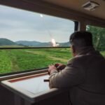 Kim Jong Un van Noord-Korea kondigt belangrijke test van nieuwe ICBM-raketmotor aan