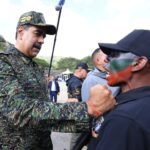 Maduro van Venezuela: 'Geen kans' op Amerikaanse invasie nu Trump marine inzet